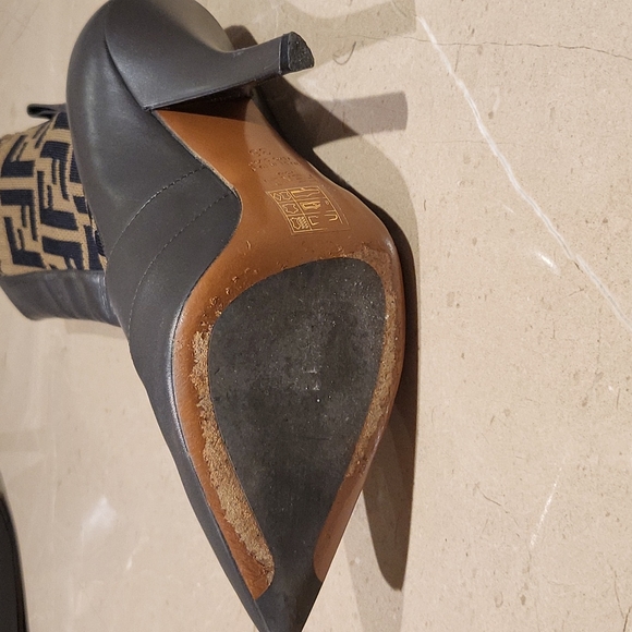 Fendi Motif Ankle Boots - Picture 2 of 7